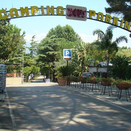 פומפיי Camping Zeus מראה חיצוני תמונה